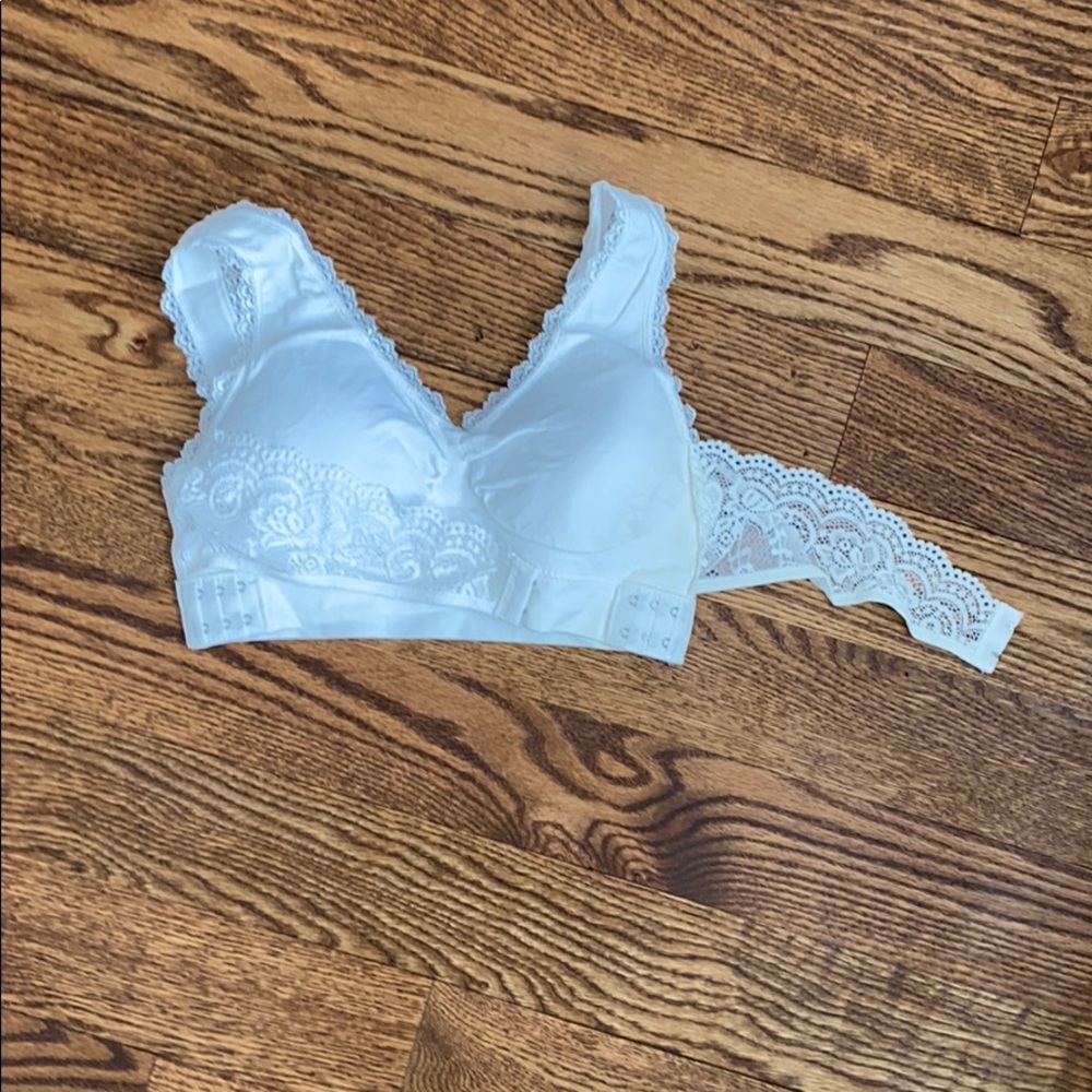 ⭐️3/$5⭐️White Lace Bra